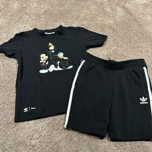 Disney adidas ! Size XS 7-8Y EC!! Mickey Donald and Goofy!
